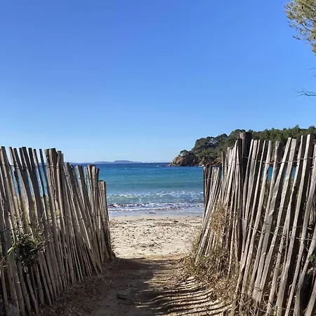 Mazet Marius Pour 4 Personnes Avec Piscine Et Tennis A La Londes-les-maures Villa
