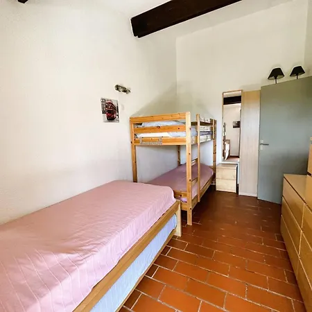 Mazet Marius Pour 4 Personnes Avec Piscine Et Tennis A La Londes-les-maures Villa La Londe-les-Maures